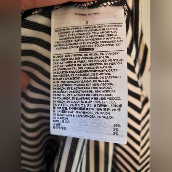 Banana Republic Striped bodycon black and white dress size 2 midi mid length - Picture 3 of 4